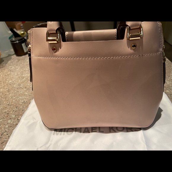 Michael Kors purse and matching wallet in pale pink - Picture 4 of 9